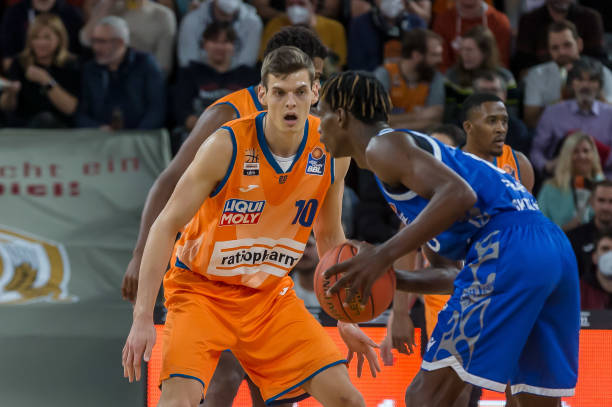 强手林立的 强手林立的