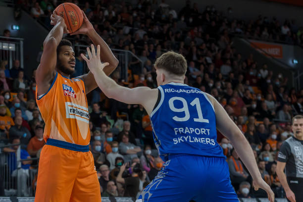 有像本泽马 有像本泽马