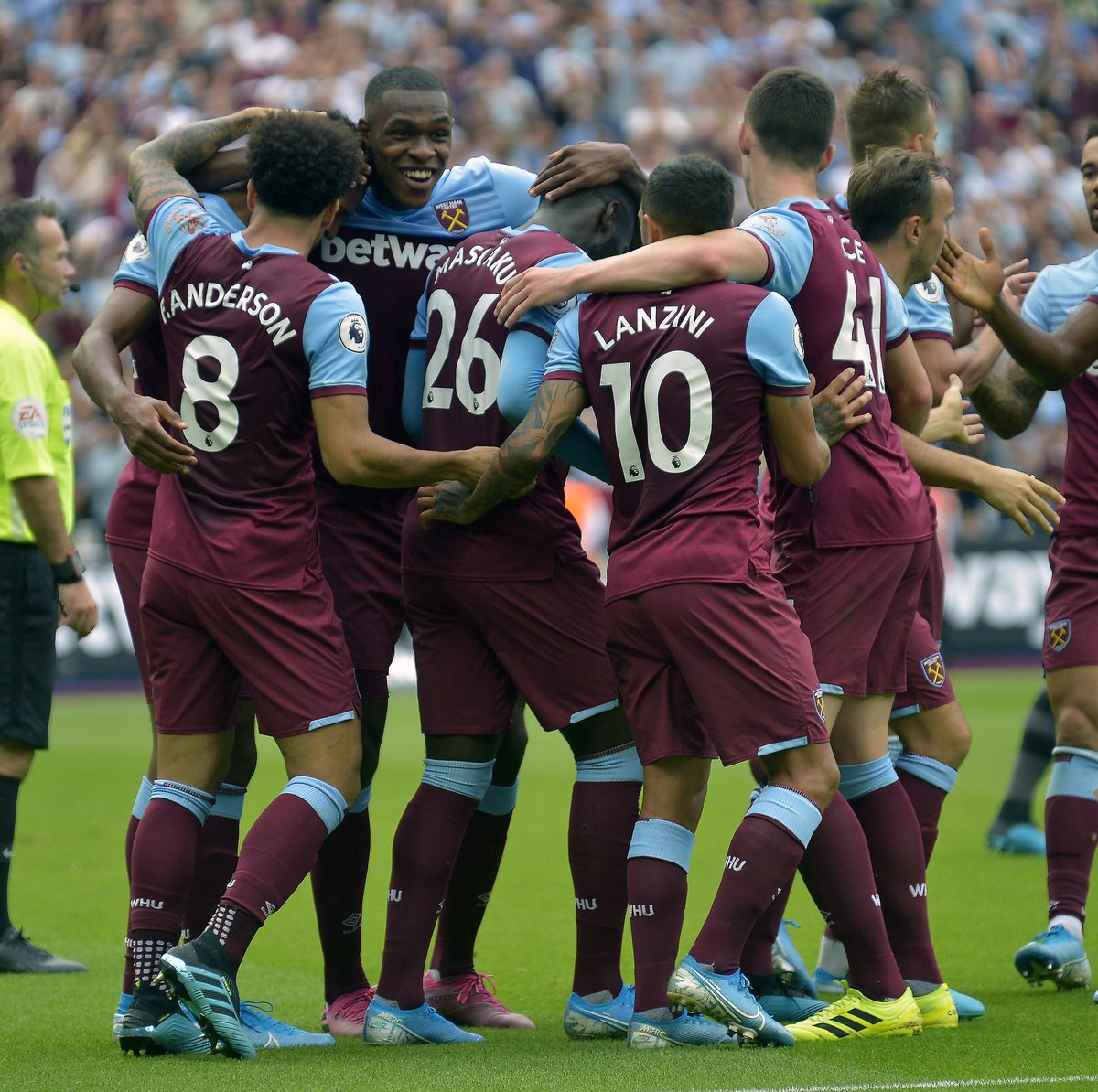 在进攻端展 在进攻端展